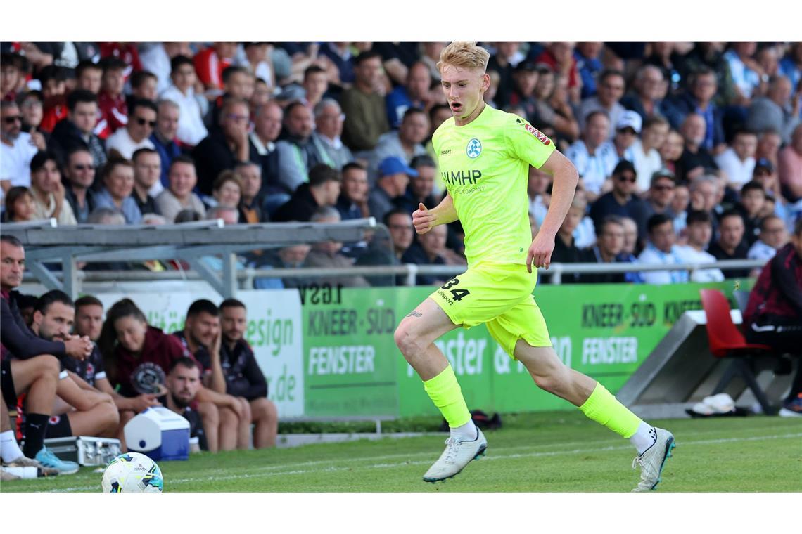 Die Hürde im ersten Pflichtspiel der Saison 2025/26 nahmen die Kickers und Offensivmann Oskar Hencke (Foto) souverän. Bei Regionalliga-Absteiger 1. Göppinger SV gab es am 29. Juli in der zweiten WFV-Pokal-Runde vor 1700 Zuschauern ein 2:0.