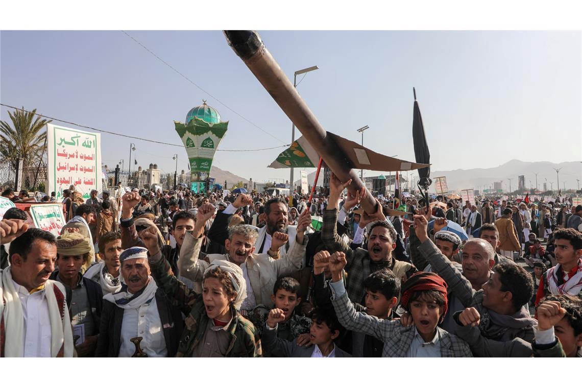 WHO prangert Zerstörung des Gesundheitssystems in Gaza an Die Huthi-Miliz feuert fast täglich Raketen auf Israel ab.
