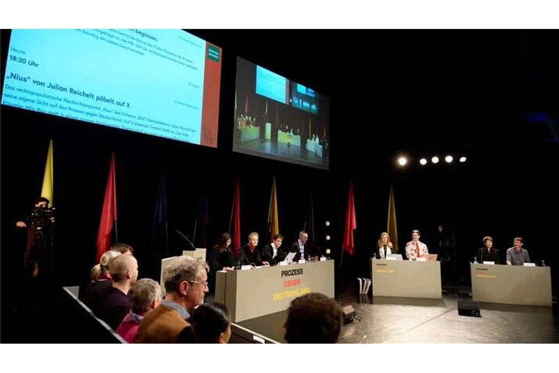 Die Idee stammt vom Schweizer Regisseur Milo Rau.