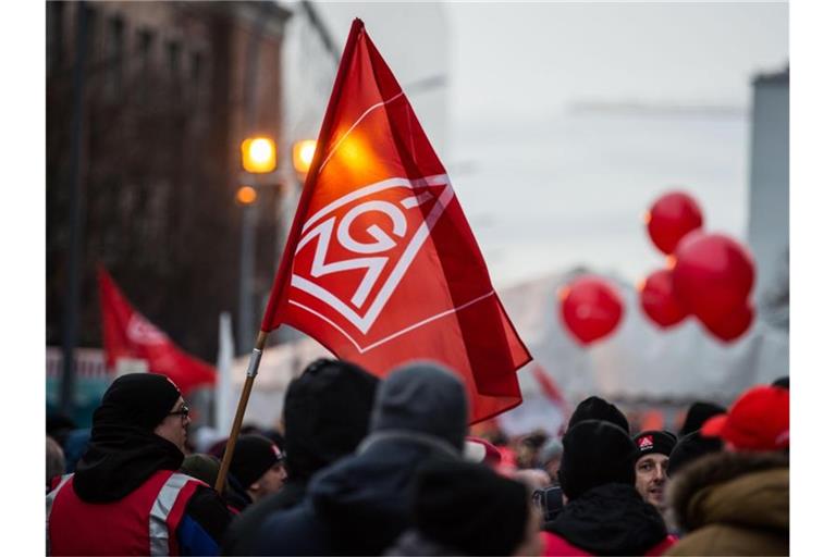 Die IG Metall hält die vom Kabinett beschlossene Verordnung zum Kurzarbeitergeld für unzureichend. Foto: Lino Mirgeler/dpa