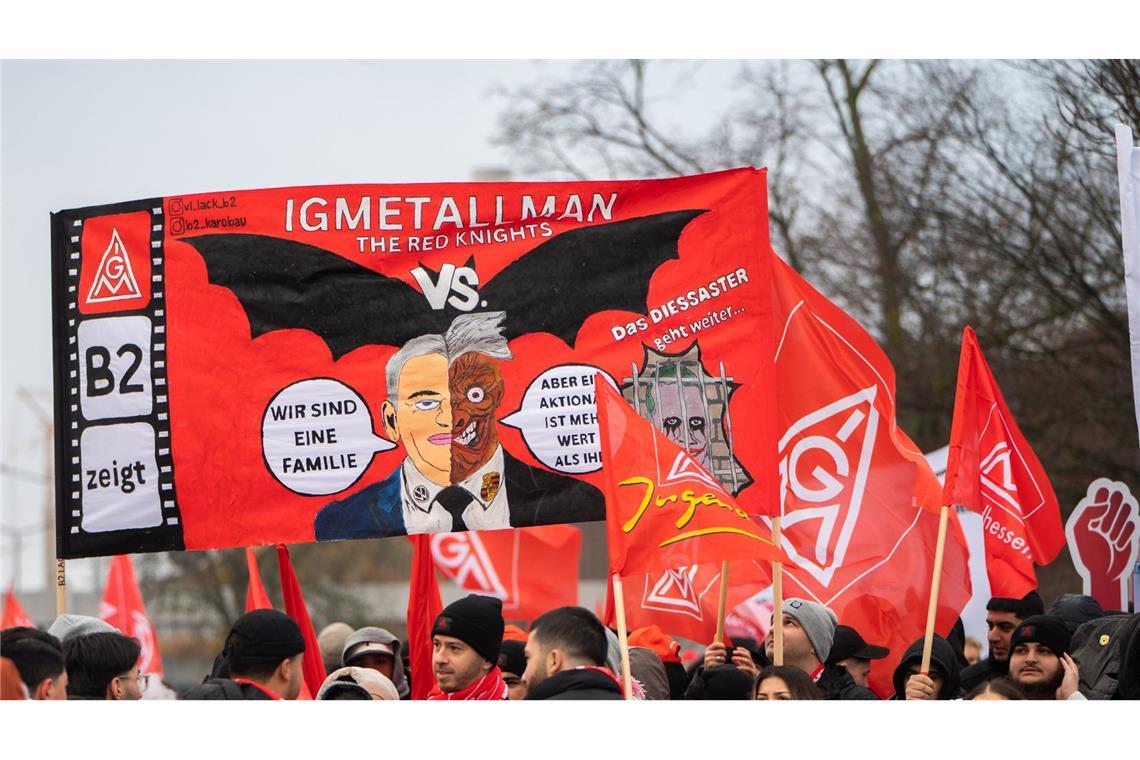 Warnstreik bei VW in Wolfsburg hat begonnen Die IG Metall hat zu einem zweiten flächendeckenden Warnstreik aufgerufen. (Archivbild)
