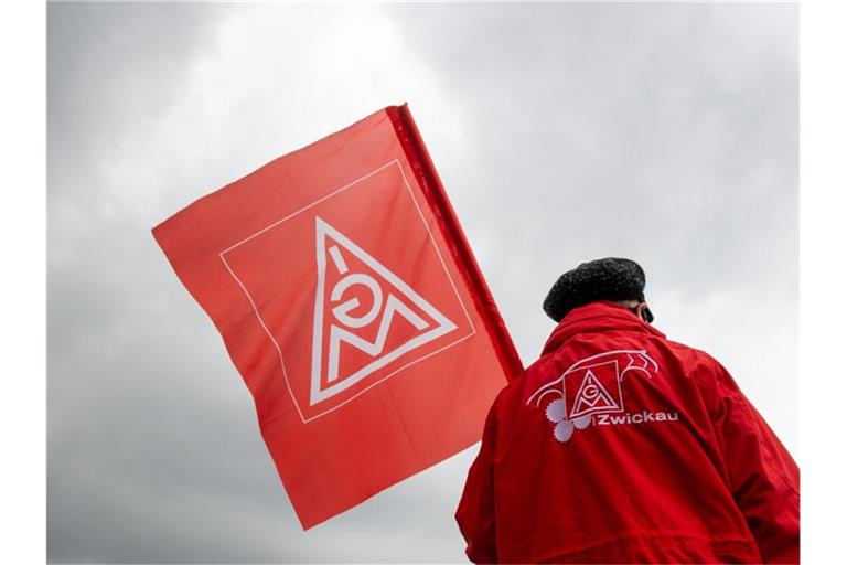 Die IG Metall war mit der Forderung nach einer Tariferhöhung im Volumen von vier Prozent in die Verhandlungen gegangen. Foto: Hendrik Schmidt/dpa-Zentralbild/dpa