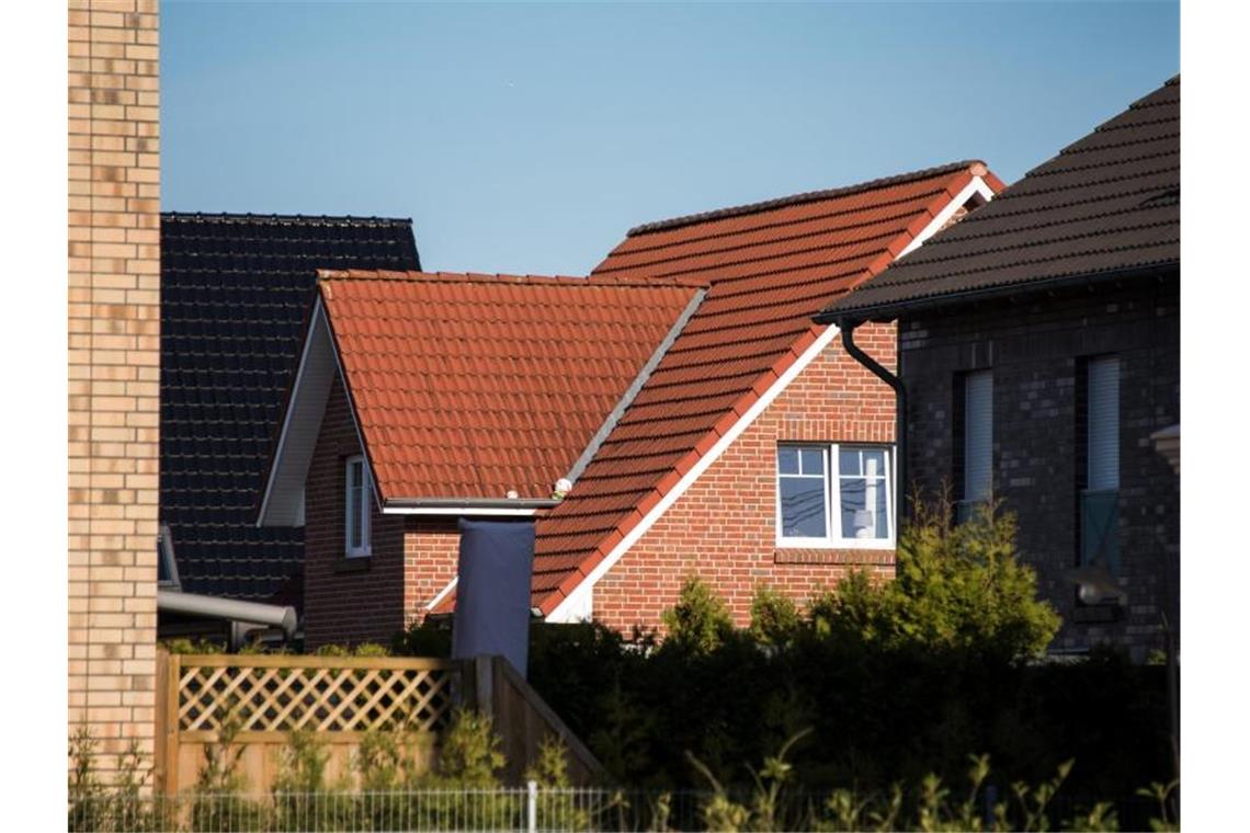 LEG profitiert vom Anstieg der Mieten und Immobilienpreise Die Immobilienpreise ziehen auch im Hamburger Umland überproportional an. Foto: Daniel Bockwoldt/dpa