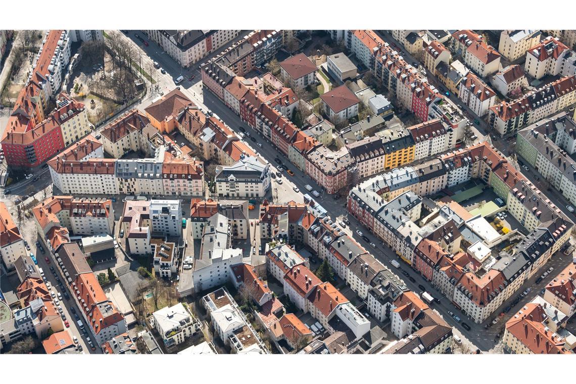 Die Immobilienpreise ziehen wieder an, in Metropolen wie hier in München bleibt die Lage angespannt. (Archivbild)
