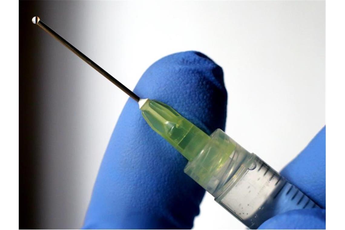Corona: Zwei Drittel der Deutschen wollen sich impfen lassen Die Impfungen gegen das Coronavirus sollen in Deutschland noch an diesem Wochenende starten. Foto: Karl-Josef Hildenbrand/dpa