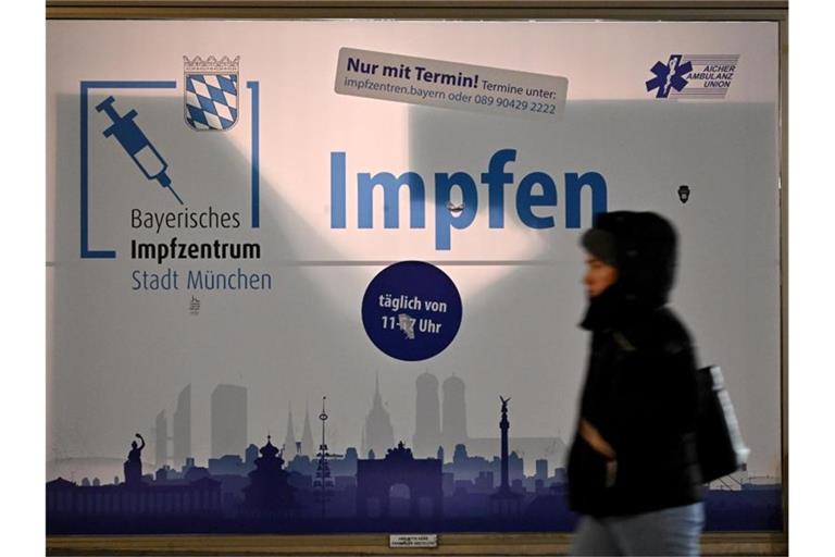 Die Impfzentren in Deutschland sollen das ganze Jahr 2022 geöffnet bleiben. Foto: Peter Kneffel/dpa
