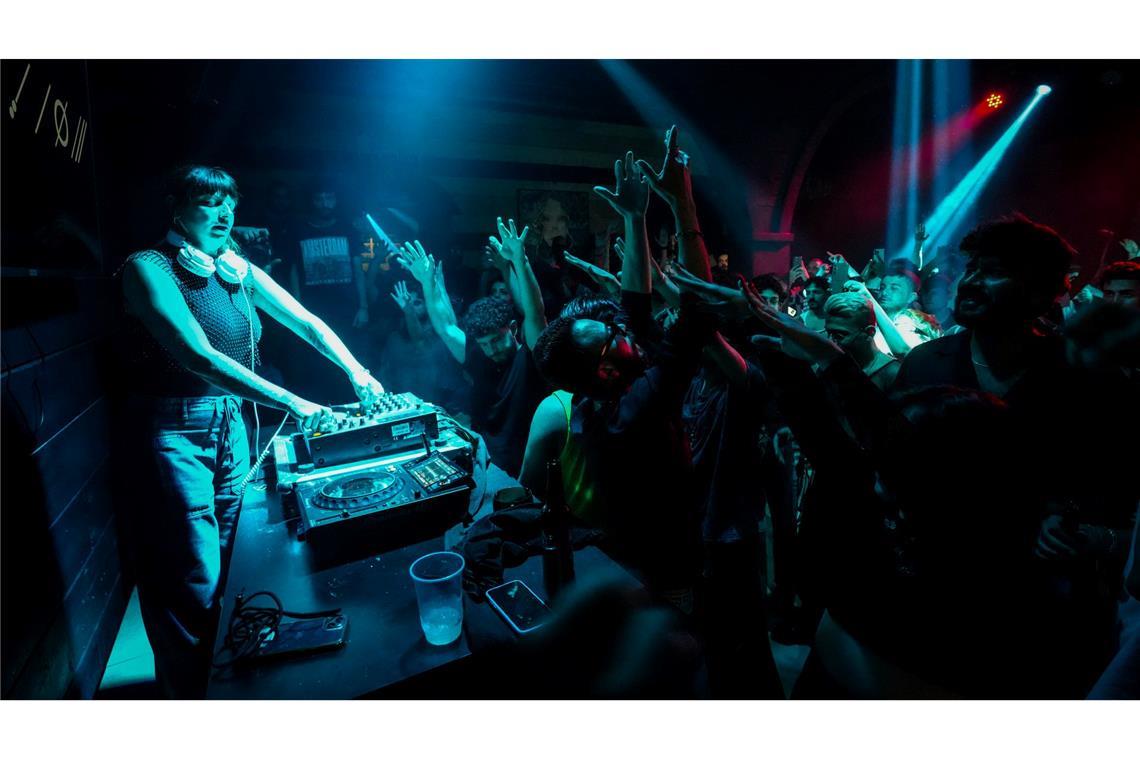 Die in Berlin lebende DJ Nuria legt in Damaskus auf.