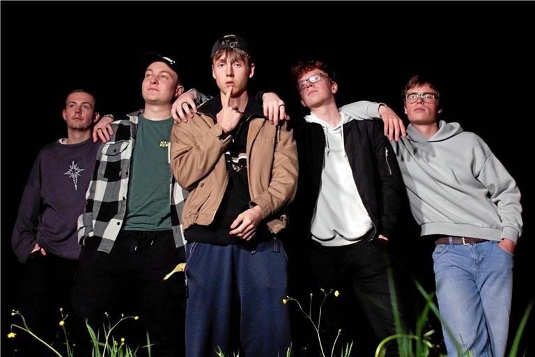 Die Indie-Band „Good Neighborhood“ aus Winterbach tritt in der Bar Das Wohnzimmer in Backnang auf. Foto: Good Neigborhood