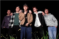 Die Indie-Band „Good Neighborhood“ aus Winterbach tritt in der Bar Das Wohnzimmer in Backnang auf. Foto: Good Neigborhood