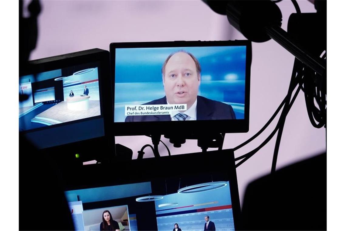 Bund und Länder ringen um weitere Corona-Verschärfungen Die Infektionszahlen müssten gesenkt werden, besonders die nächsten drei bis vier Monate würden schwer, sagte Helge Braun auf dem digitalen CDU-Parteitag. Foto: Michael Kappeler/dpa
