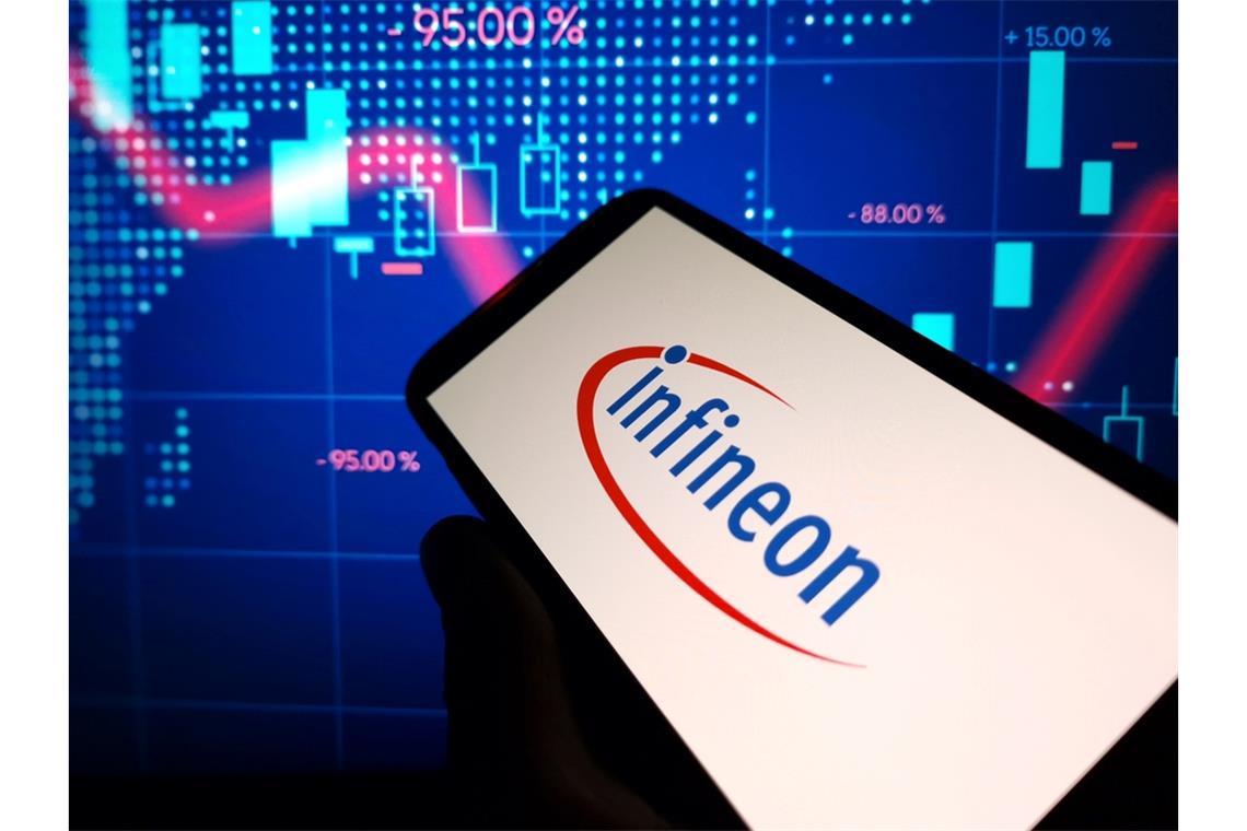 Die Infineon-Aktie legt zum Jahresbeginn deutlich zu. Erfahren Sie, welche Faktoren den Kursanstieg begünstigen und wie Analysten die weiteren Aussichten einschätzen.
