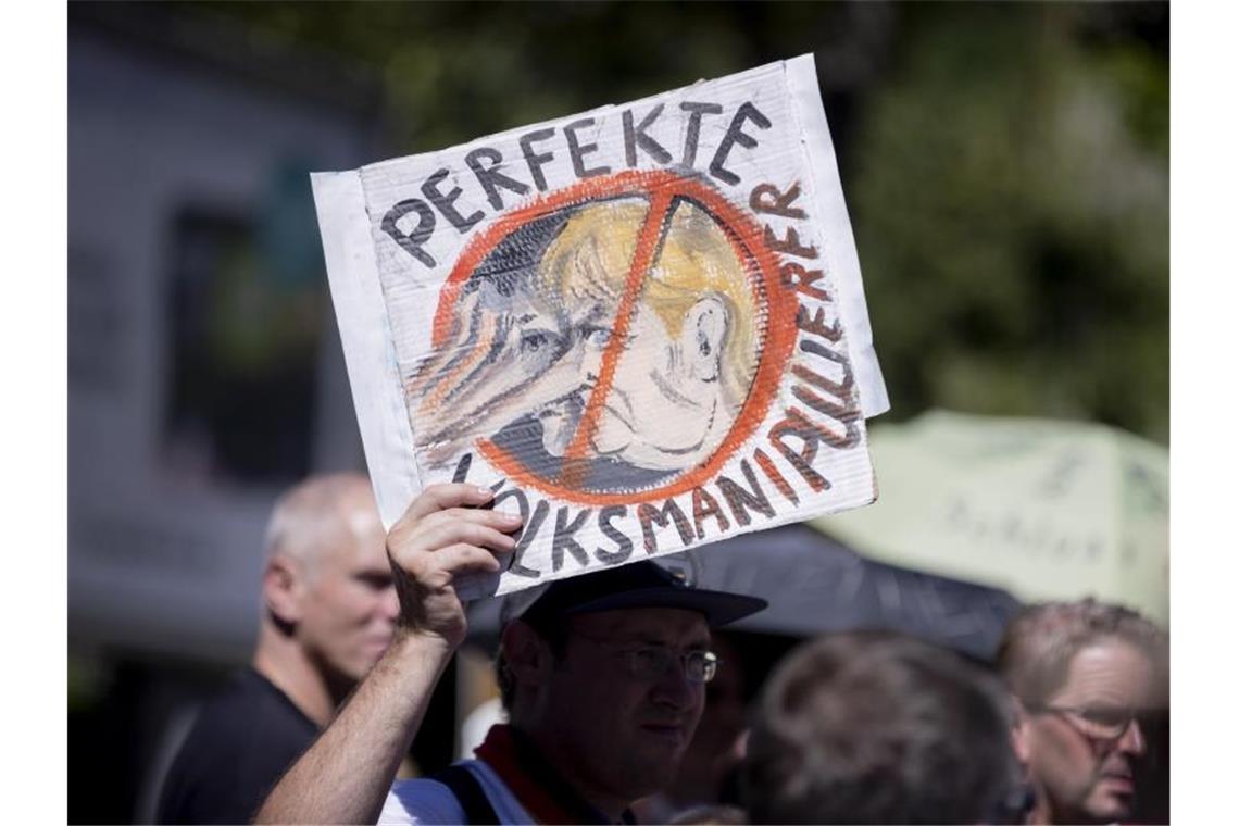 Michael Müller verteidigt Demonstrationsverbot in Berlin