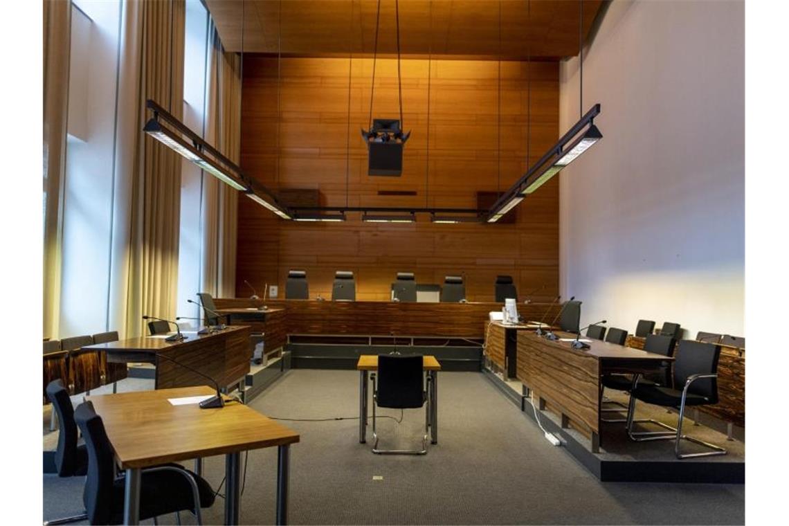 Die Innenansicht zeigt den umgebauten Gerichtssaal im Landgericht. Foto: Patrick Seeger/Archiv