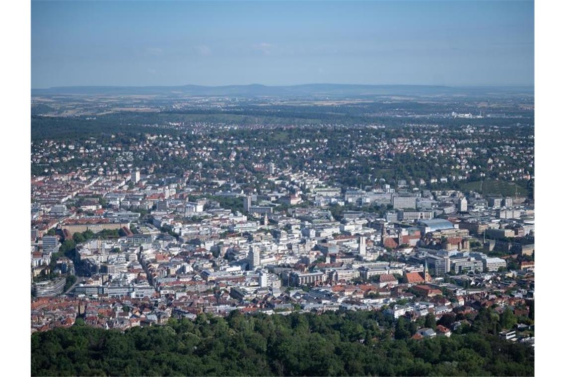Die Innenstadt vom Fernsehturm aus gesehen. Foto: Marijan Murat/dpa