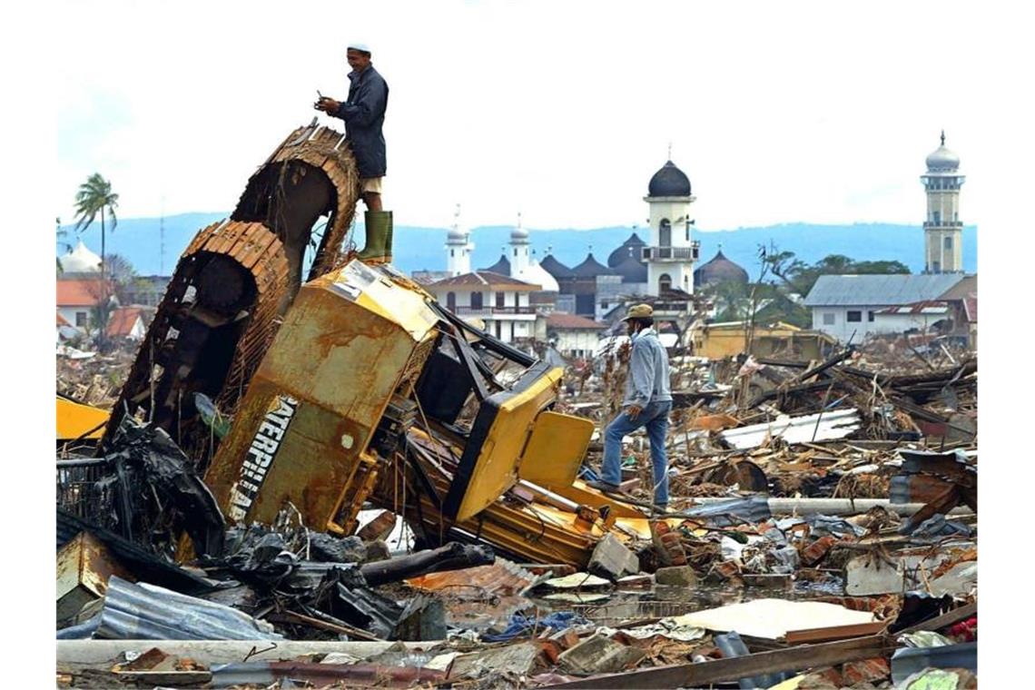Gebete für Opfer am 15. Jahrestag der Tsunami-Katastrophe Die Insel Banda Aceh wurde am härtesten vom Tsunami getroffen. Foto: epa Ahmad Yusni/epa/dpa
