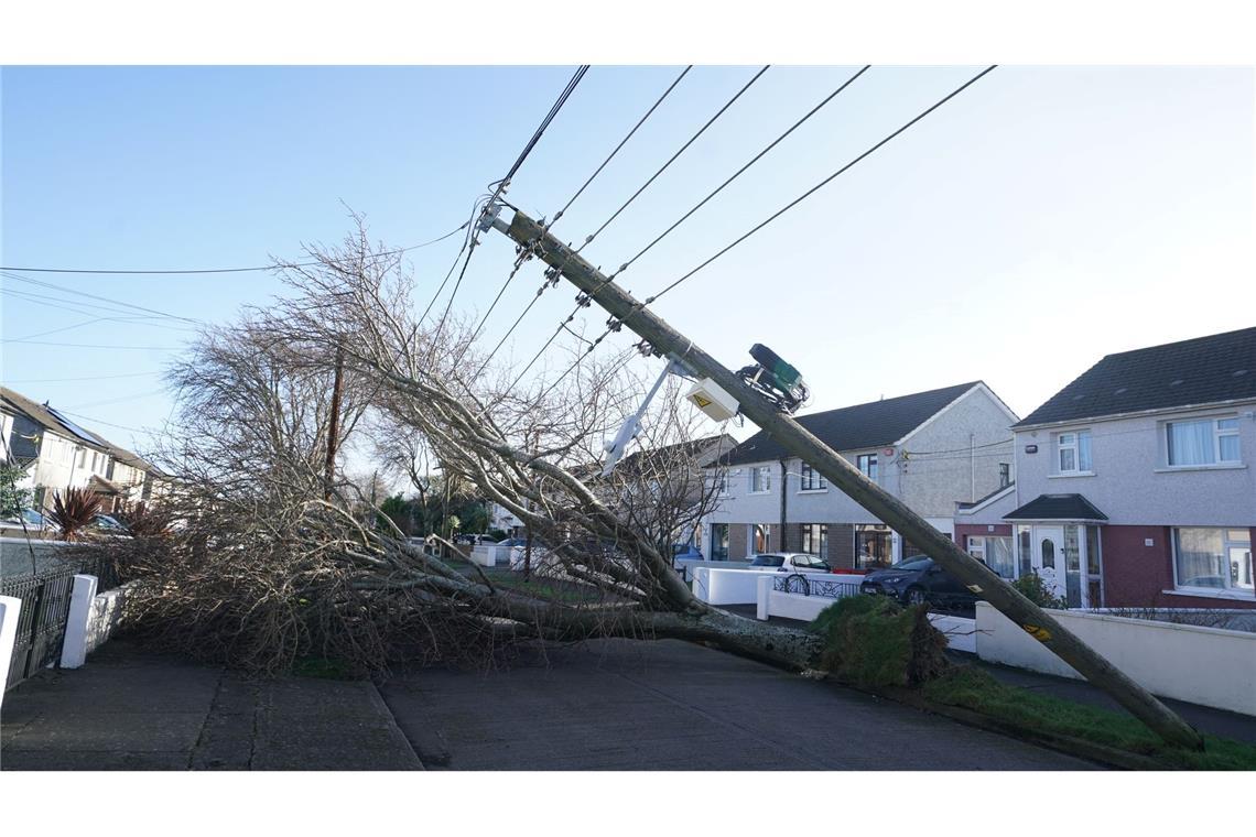 Weiterer Toter nach Sturm Éowyn - Tausende ohne Strom Die Insel Irland war besonders schlimm betroffen.