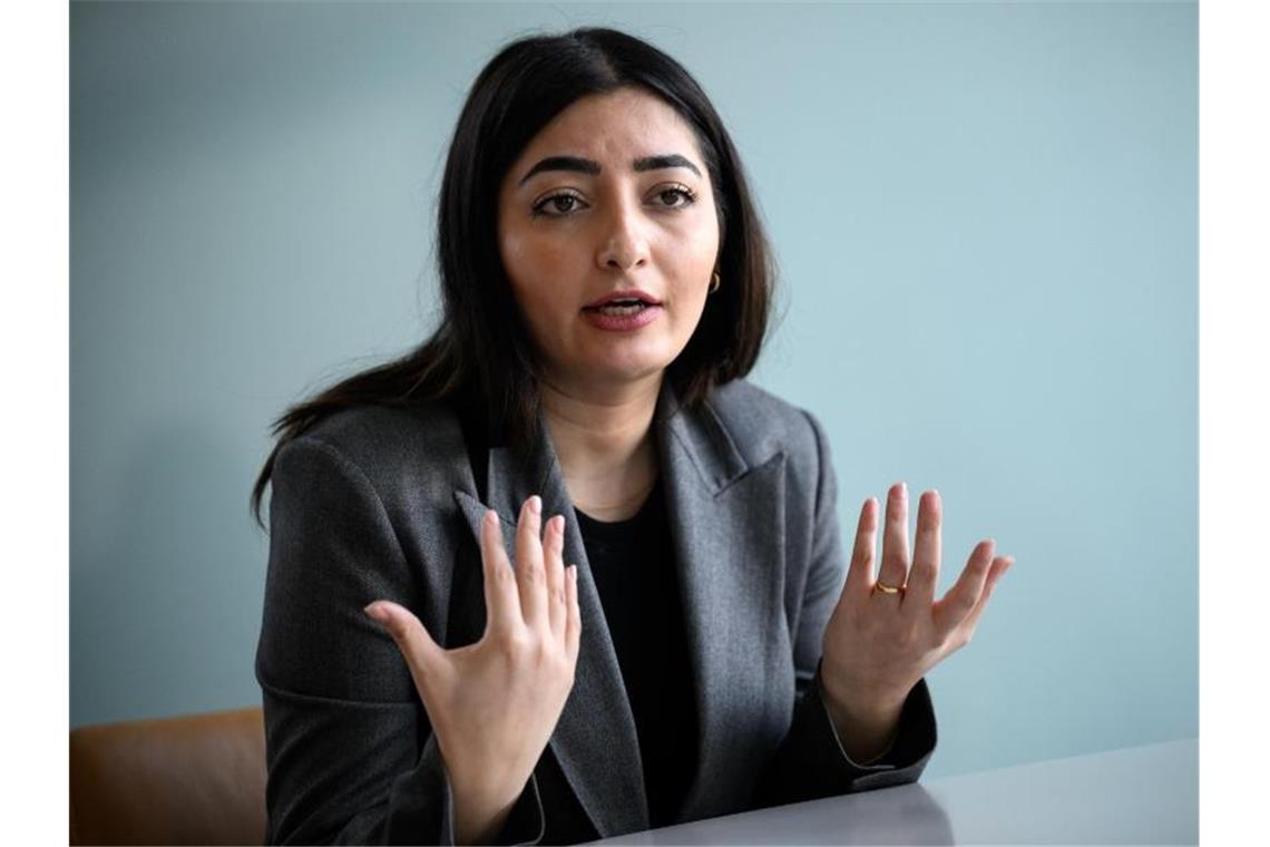 Integrationsbeauftragte erwartet mehr russische Asylbewerber Die Integrationsbeauftragte Reem Alabali-Radovan (SPD) rechnet mit mehr russischen Asylbewerbern. Foto: Bernd von Jutrczenka/dpa