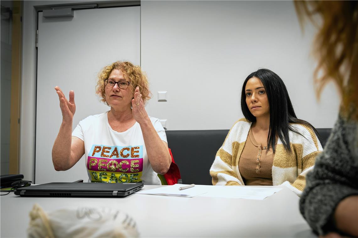 Integrationsmanagerin erzählt: „Ich mache vieles einfach ehrenamtlich“ Die Integrationsmanagerinnen Christina Jahnel (links) und Hind Souini stecken viel Herzblut in ihre Arbeit, um den nach Deutschland geflüchteten Menschen zu helfen.