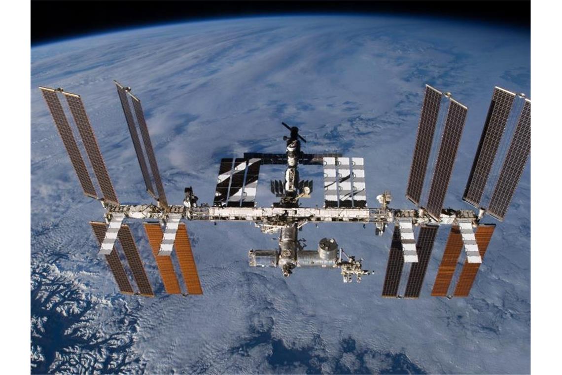 Nasa: Bald Astronauten von den USA aus zur ISS Die Internationale Raumstation (ISS) in der Erdumlaufbahn (undatiertes Foto). Foto: Nasa/dpa