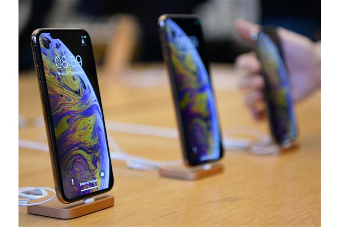 Apple löst sich aus der iPhone-Abhängigkeit Die iPhone-Modelle iPhone XS und iPhone XS Max sind in einem Apple Store in London zu sehen. Foto: Kirsty O'connor/PA Wire