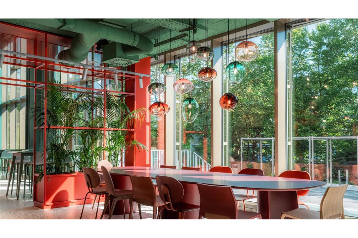 Die Ippolito Fleitz Group aus Stuttgart reüssierte mit dem Design für den „Heads New Generation Workspace“ . . .