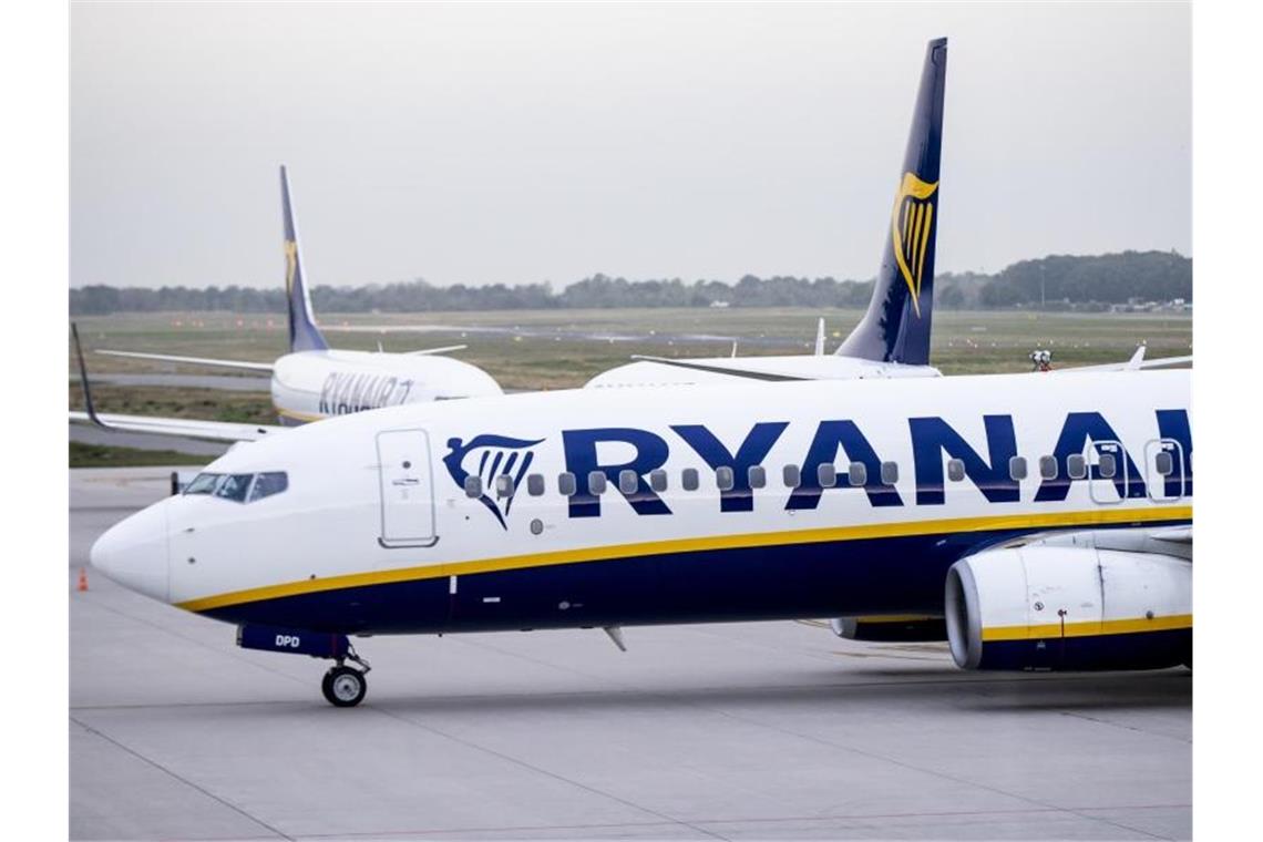 Die irische Fluggesellschaft Ryanair sucht Piloten. Foto: Marcel Kusch/dpa