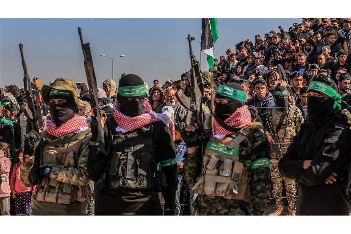 Ringen um Waffenruhe: Hamas lehnt Forderung Israels ab Die islamistische Hamas im Gazastreifen lehnt die israelische Forderung nach ihrer Entwaffnung strikt ab. (Archivbild)
