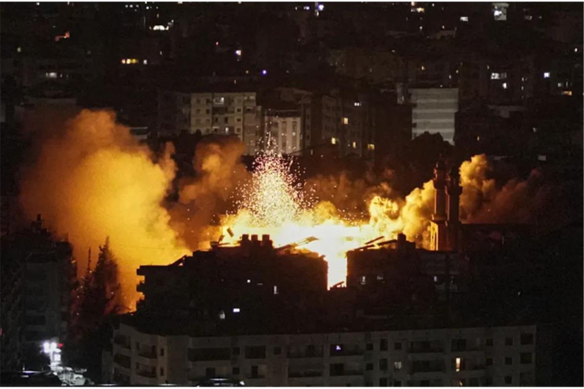 Netanjahu warnt Einwohner der Stadt Gaza: „verschwinden Sie" Die israelische Luftwaffe hat mehrere Ziele der Hisbollah-Miliz in Vororten der libanesischen Hauptstadt Beirut angegriffen.