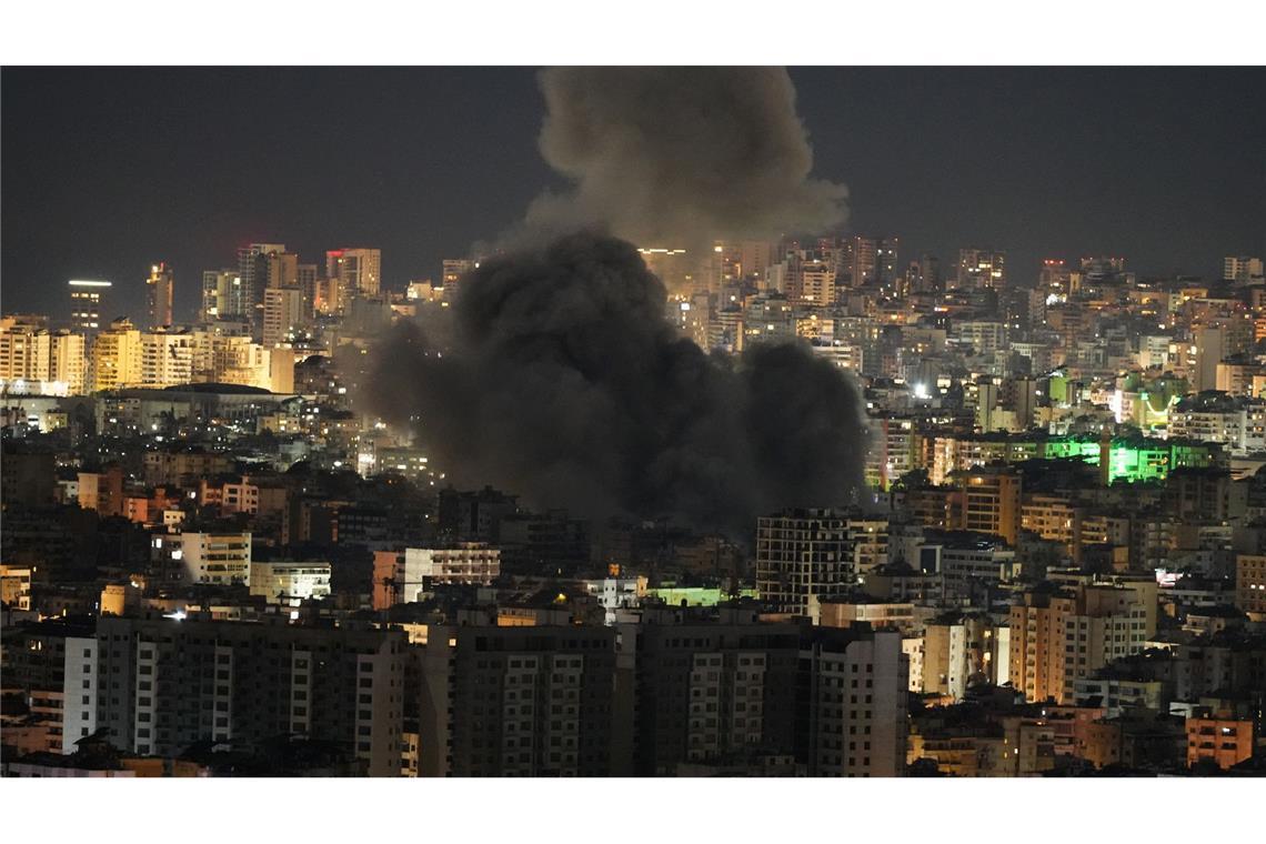 Die israelischen Streitkräfte greifen Ziele im Libanon an.