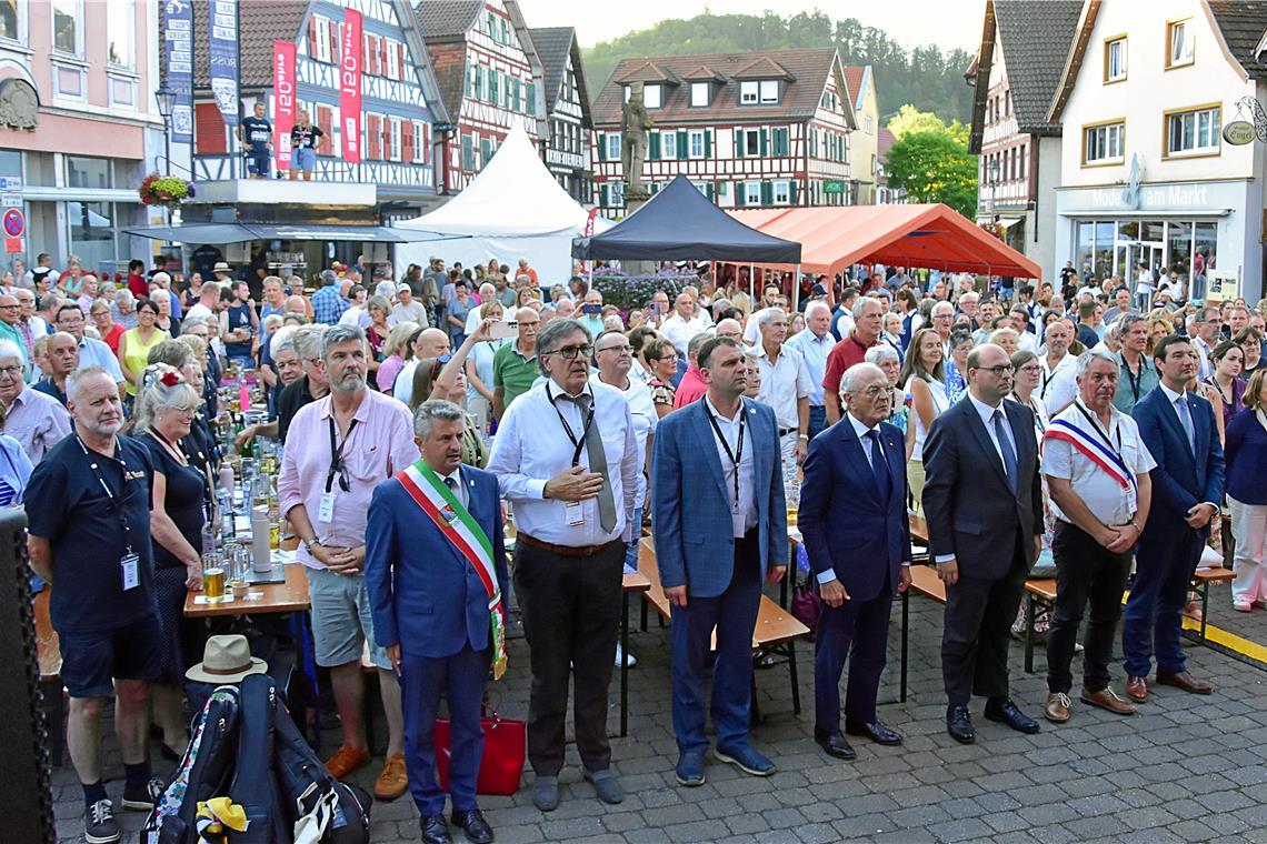 Die italienische Nationalhymne wird angestimmt. Feier zu 60 Jahre Städtepartners...