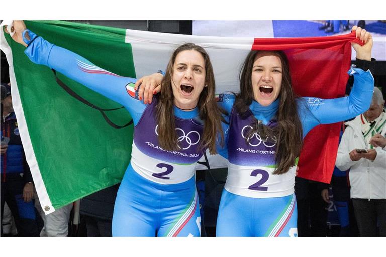Die italienischen Rodlerinnen Andrea Vötter und Marion Oberhofer nach ihrem Gold-Coup im Doppelsitzer.