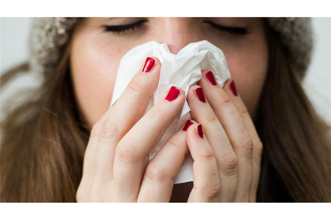 Die jährliche Grippewelle nimmt langsam Fahrt auf. (Symbolbild)