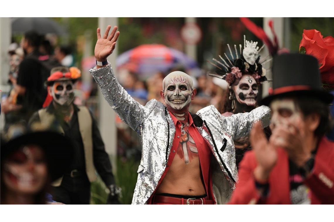 Tag der Toten: 1,5 Millionen Menschen bei Parade in Mexiko Die jährliche Parade findet seit 2016 statt.