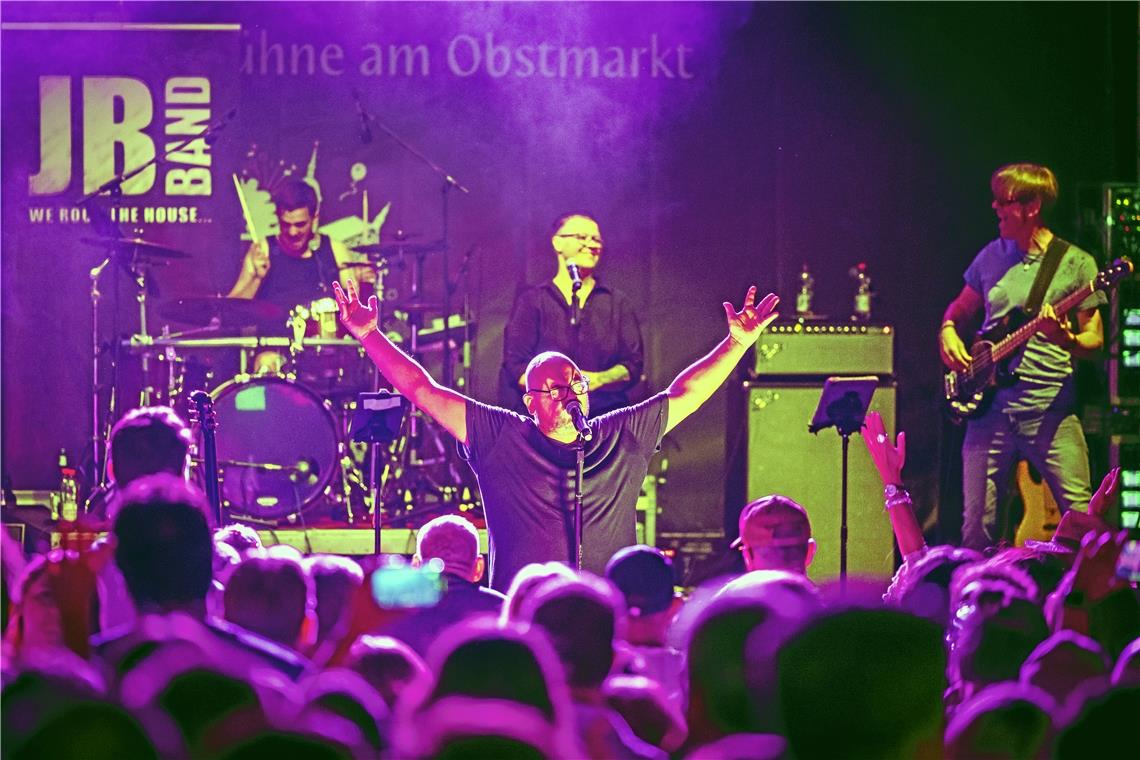 Die JB Band sorgte Rock, Pop, Soul und Blues am Samstagabend auf der d&b Bühne a...