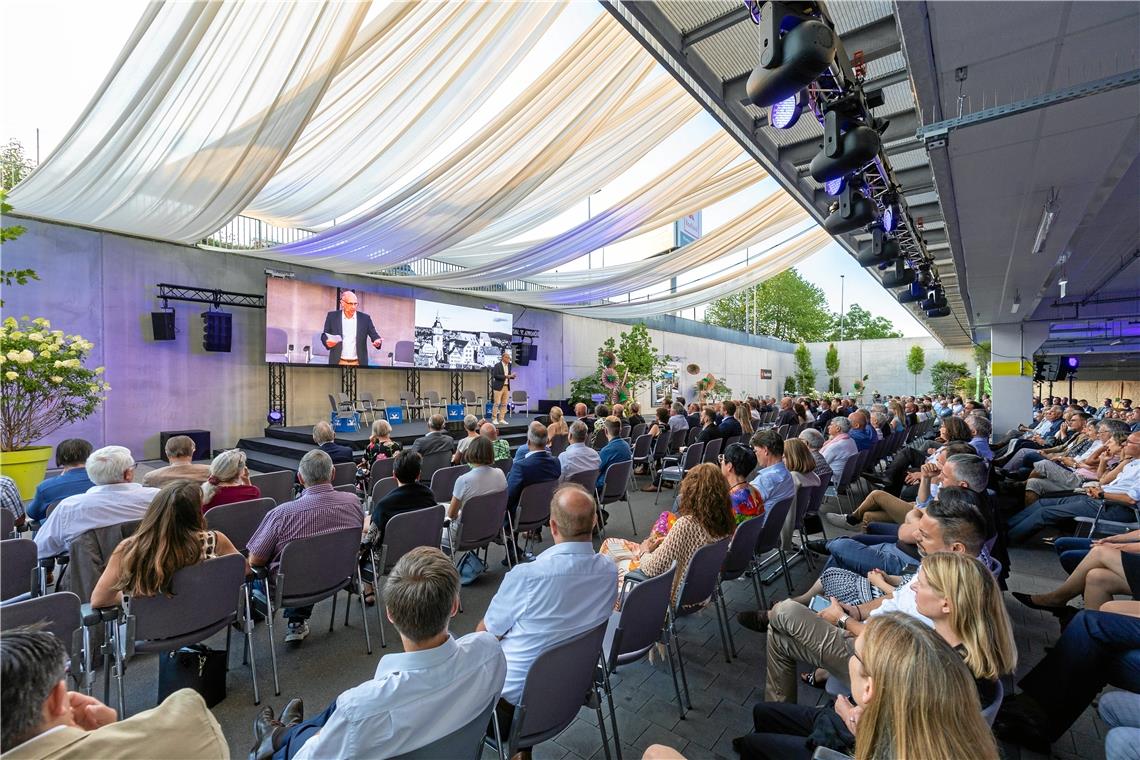 Die jüngsten Wirtschaftsgespräche haben 2022 im Hof des Backnanger Kauflands stattgefunden.Foto: Alexander Becher 