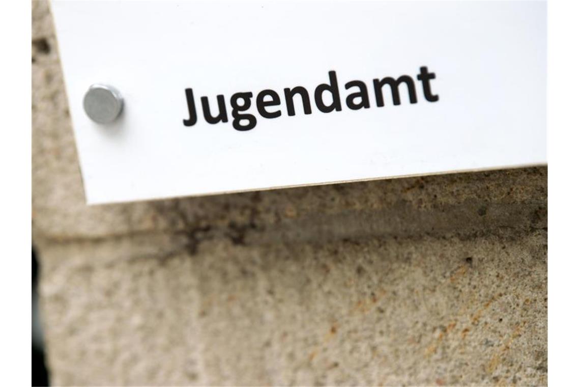 Jugendämter müssen bei mehr Kindesmisshandlungen eingreifen Die Jugendämter mussten 2018 wegen Gewalt häufiger Kinder aus Familien nehmen. Foto: Arno Burgi