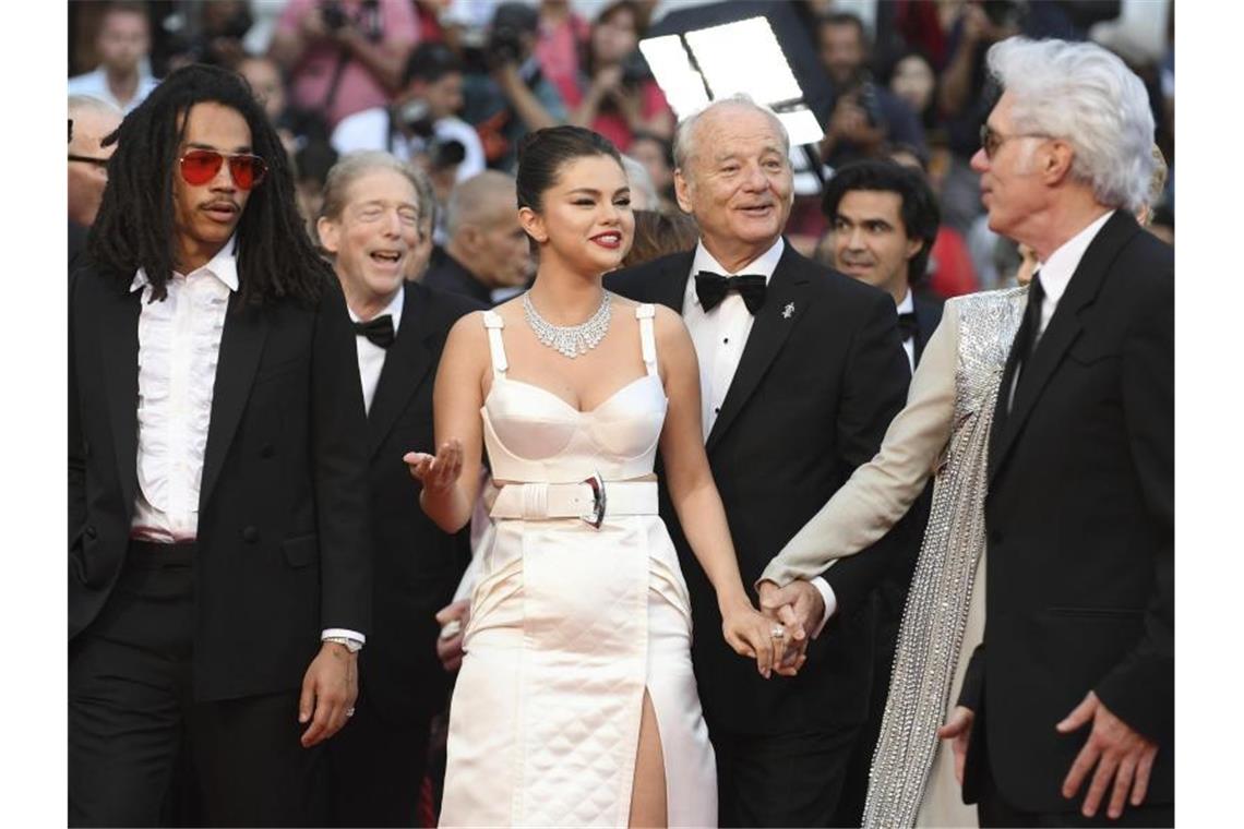 Filmfest Cannes startet mit Zombies und Zoff Die Jury-Mitglieder Robin Campillo (l-r), Enki Bilal, Alejandro González Iñárritu, Yorgos Lanthimos und Pawel Pawlikowski in Cannes. Foto: Vianney Le Caer