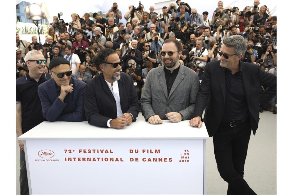 Filmfest Cannes startet mit Zombies und Zoff Die Jury-Mitglieder Robin Campillo (l-r), Enki Bilal, Alejandro González Iñárritu, Yorgos Lanthimos und Pawel Pawlikowski in Cannes. Foto: Vianney Le Caer