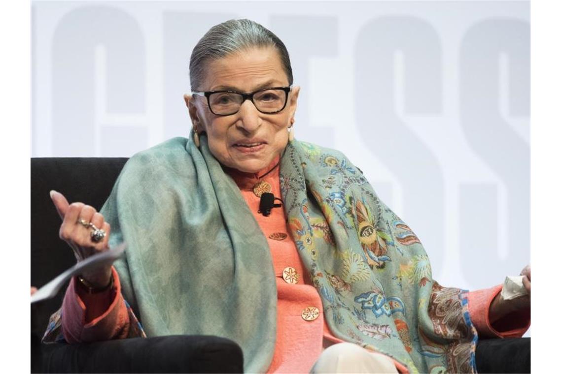 US-Richterin Ruth Bader Ginsburg: „Habe keinen Krebs mehr“ Die Justiz-Ikone und älteste Richterin am US-Supreme Court, Ruth Bader Ginsburg, hat ihre Krebserkrankung besiegt. Foto: Cliff Owen/FR170079 AP/dpa