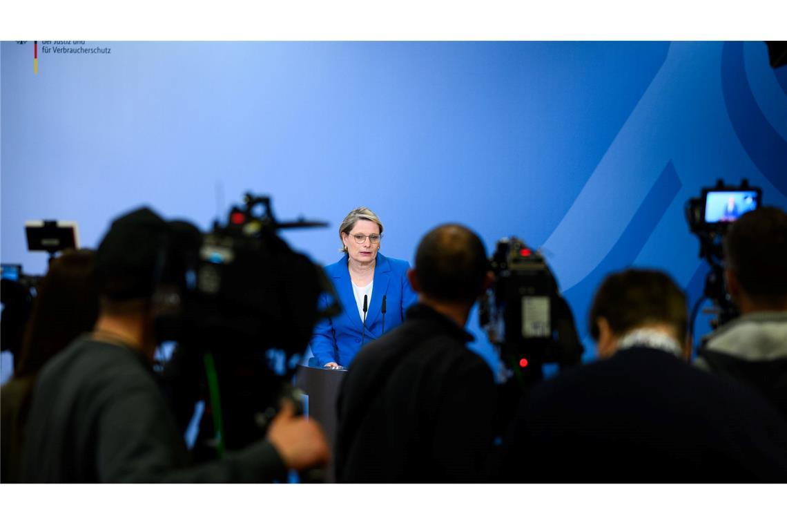 Gegen Hass und Demütigung im Netz: Neues Gesetz soll helfen