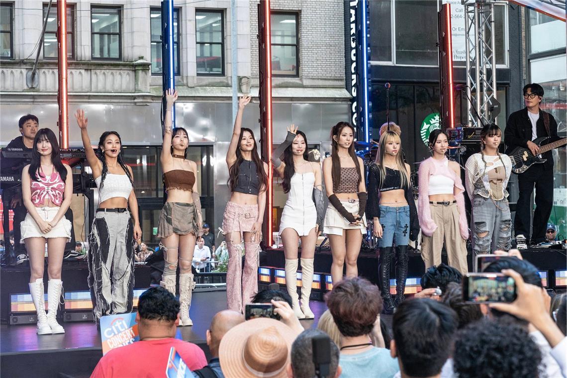 TWICE kündigen „THIS IS FOR“-Welttournee an Die K-Pop-Girlband TWICE geht bald wieder auf Tour.