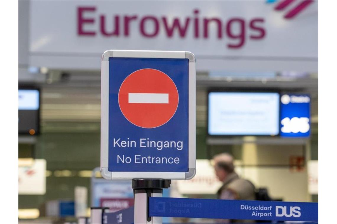 Die Kabinengewerkschaft Ufo hat den Warnstreik der Flugbegleiter der Lufthansa-Töchter Eurowings, Germanwings, Lufthansa Cityline und Sunexpress bis um Mitternacht verlängert. Foto: Friso Gentsch/dpa