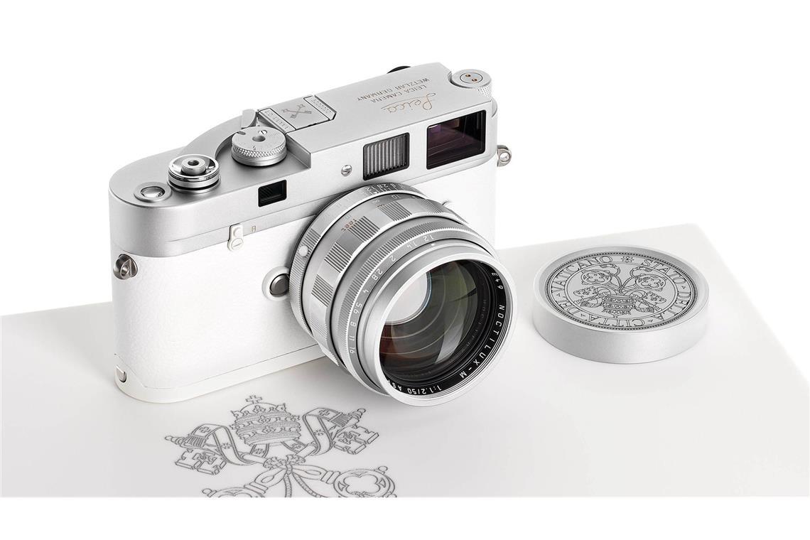 Die Kamera aus dem Besitz von Papst Franziskus brachte das 100-fache des Schätzpreises.