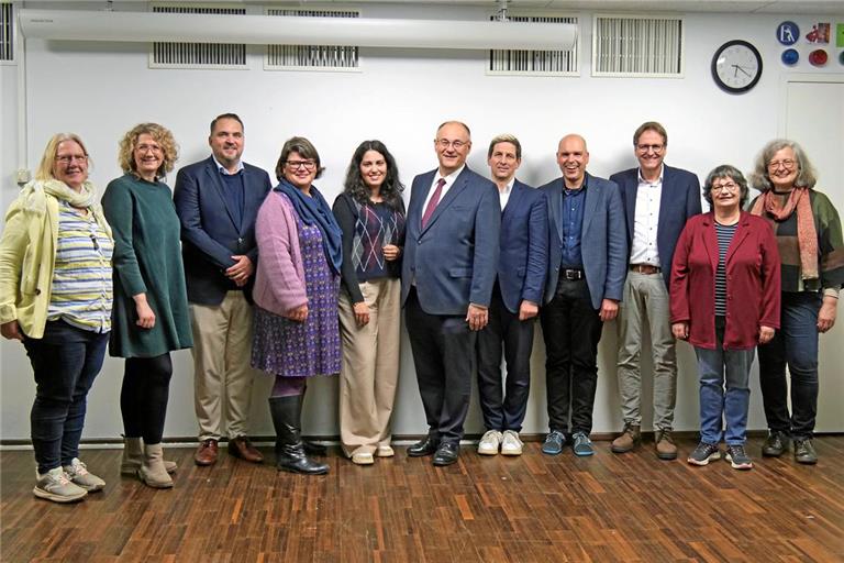 Die Kandidatinnen und Kandidaten im Wahlkreis Rems-Murr (von links): Ulrike Buckard, Sabine Schmalzhaf-Sievers (Kirche für Morgen), Christian Gehring, Michaela Schönau, Selina Häußer, Rainer Köpf (Lebendige Gemeinde), Jörg Schaal, Ulrich Erhardt, Gerhard Rall (Evangelium und Kirche), Ruth Bauer, Antje Fetzer-Kapolnek. Es fehlt Jonas Wintergerst (Offene Kirche). Foto: Jonas Dietz