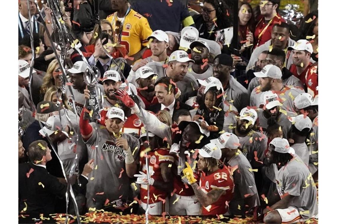 Chronologie des Sports im Jahr 2020 Die Kansas City Chiefs gewinnen seit 50 Jahren wieder der Super Bowl. Foto: Morry Gash/AP/dpa