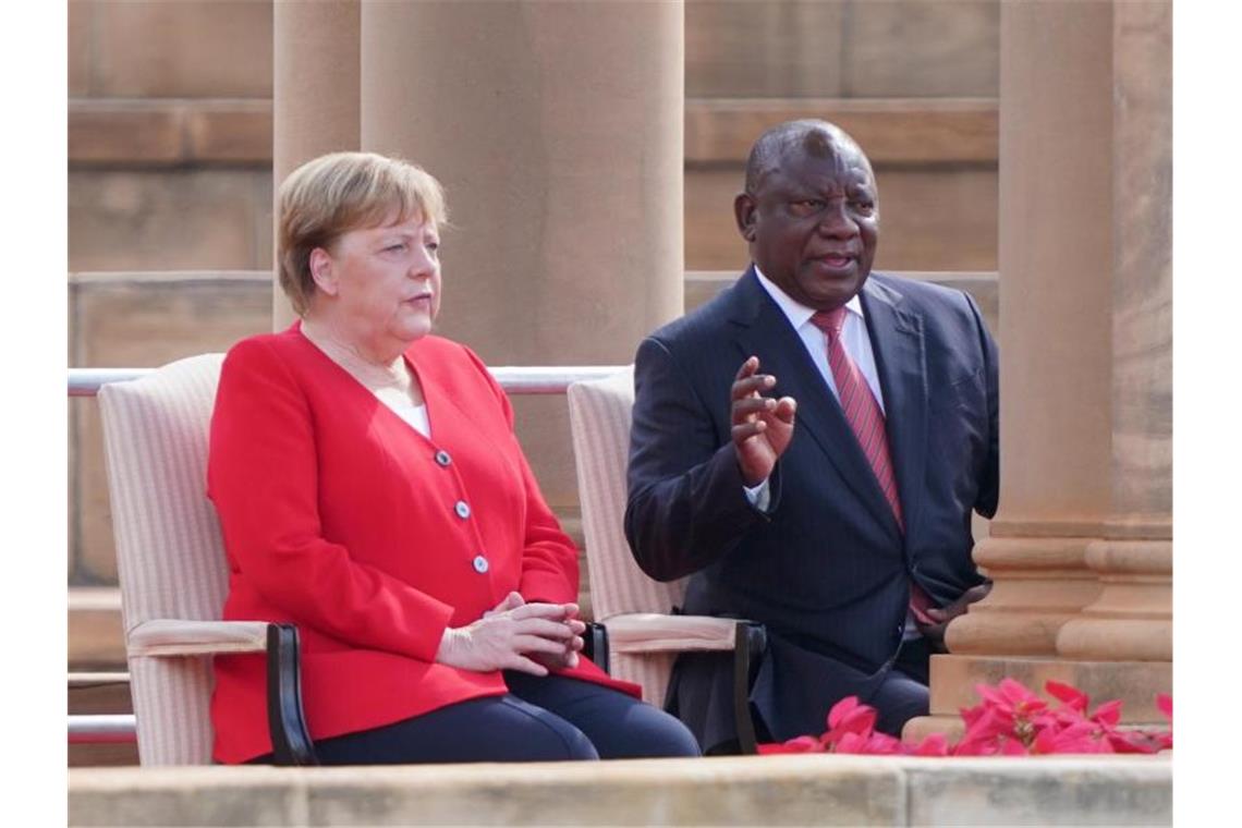 Merkel wirbt in Südafrika um Partnerschaft im Libyenkonflikt Die Kanzlerin besucht bis zum 07.02.2020 neben Südafrika auch Angola. Foto: Kay Nietfeld/dpa