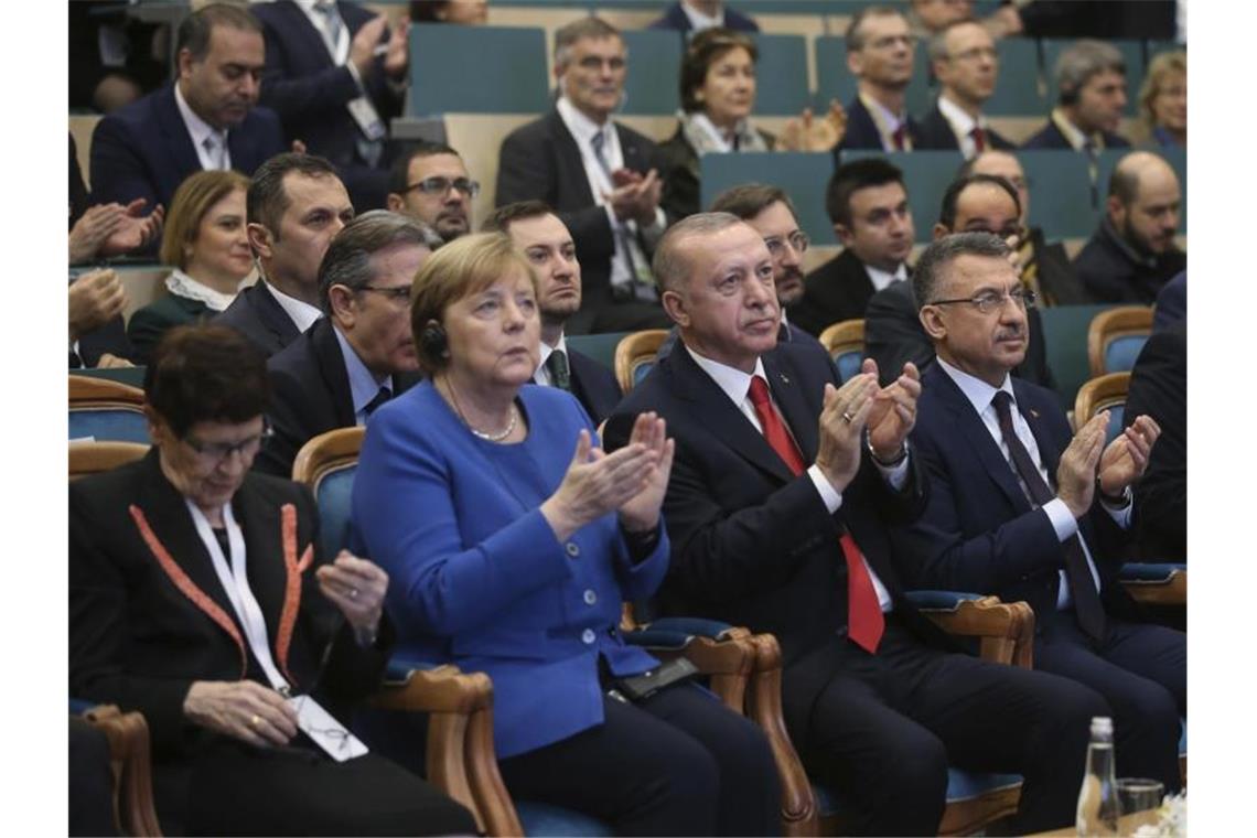 Merkel: Deutschland will Türkei in Flüchtlingspolitik helfen Die Kanzlerin weilt zu einem eintägigen Besuch in der Türkei. Foto: Uncredited/Pool Presidential Press Service/AP Pool/dpa