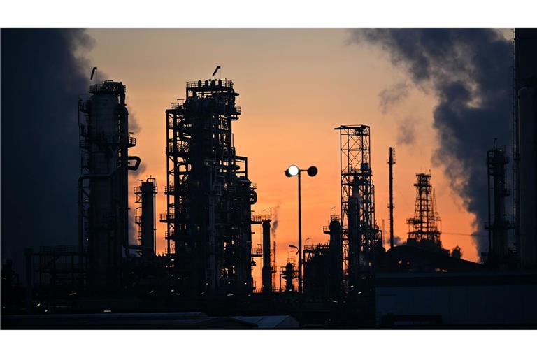 Die Kapazitäten der europäischen Raffinerien sollen voll genutzt werden, schreibt die EU-Kommission. (Symbolbild)