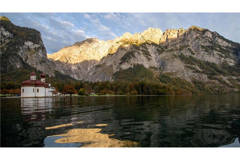 Die Kapelle St. Bartholomä am Königssee vor dem Watzmann. (Archivbild)