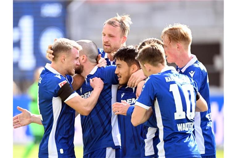 Die Karlsruher Mannschaft. Foto: Uli Deck/dpa